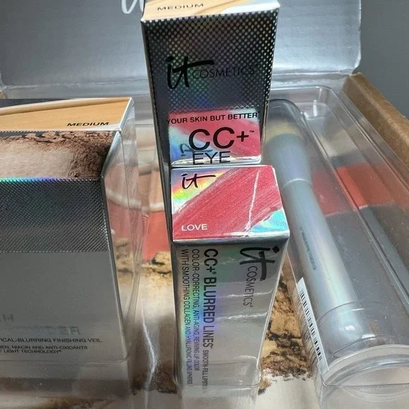 NWT 5 Pc IT Cosmetics Gift Box MEDIUM CC Cream, Eye, Powder, Brush Lipstick